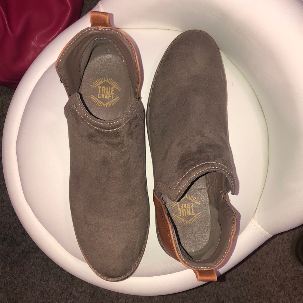 Chelsea Boot - Picture 3 of 10